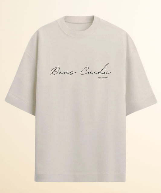 Camiseta Oversized Deus Cuida