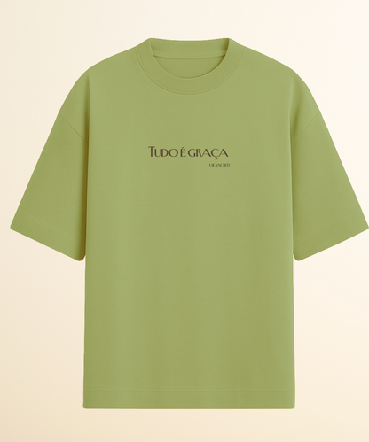 Camiseta Oversized Tudo é graça