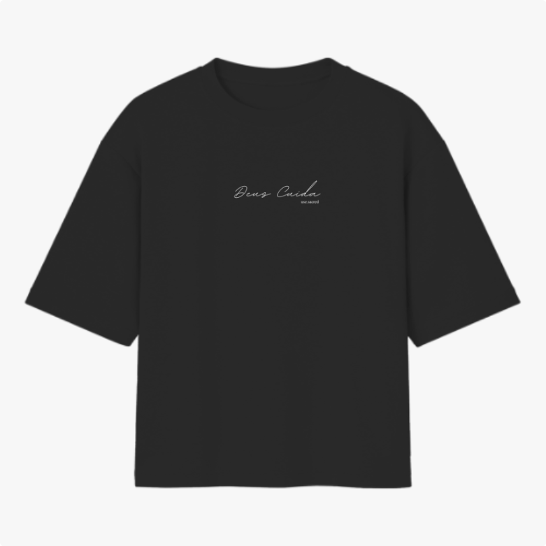 Camiseta Oversized Deus Cuida